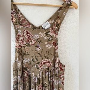 Vintage 90s pull over style sundress with hip buttons!